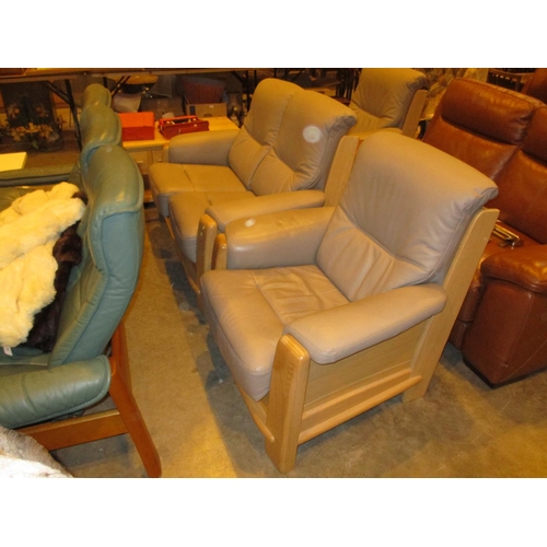 542 - Modern Beige Leather and Light Oak 3 Piece lounge Suite