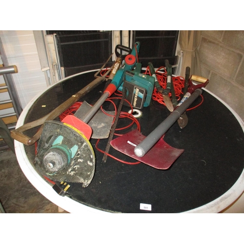 592 - Bosch Combitrim, B&D Hedge Cutter, Garden Tools and 2 Garden Pots