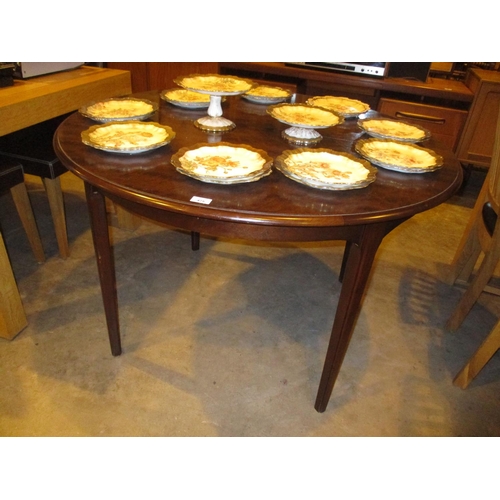 475 - Mid 20th Century Mahogany Extending Dining Table