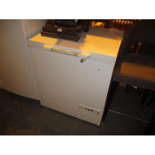 500 - Scandinova Chest Freezer with Key