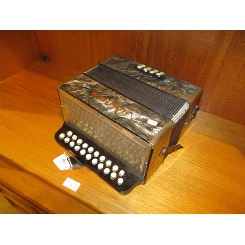 132 - Hohner Melodeon