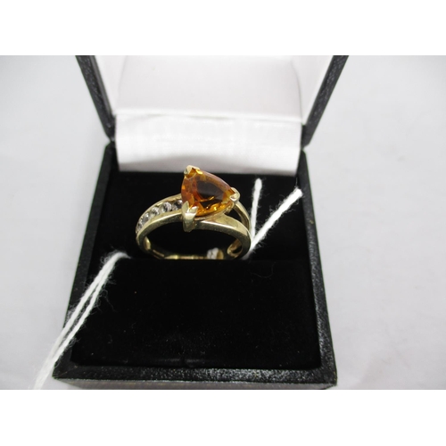 400 - 9ct Gold Citrine Ring