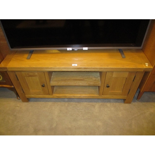 586 - Modern Oak TV Unit, 120cm