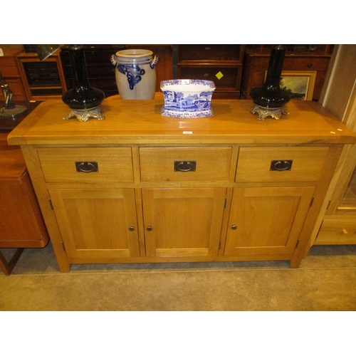 664 - Modern Oak Sideboard, 149cm