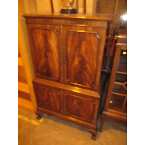 671 - Queen Anne Style Mahogany 4 Door Cocktail Cabinet, 79cm