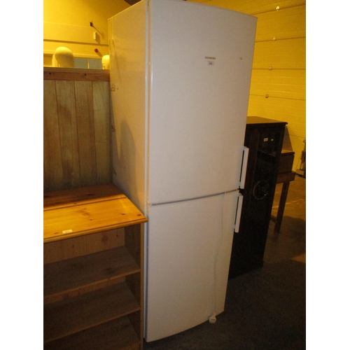 676 - Siemens Fridge Freezer