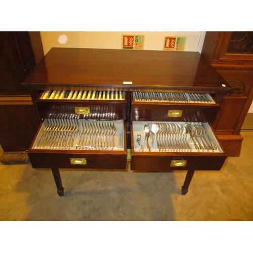 633 - Thomas Justice Dundee Mahogany Table Canteen with a 12 Place Setting of Silver Plated Cutlery