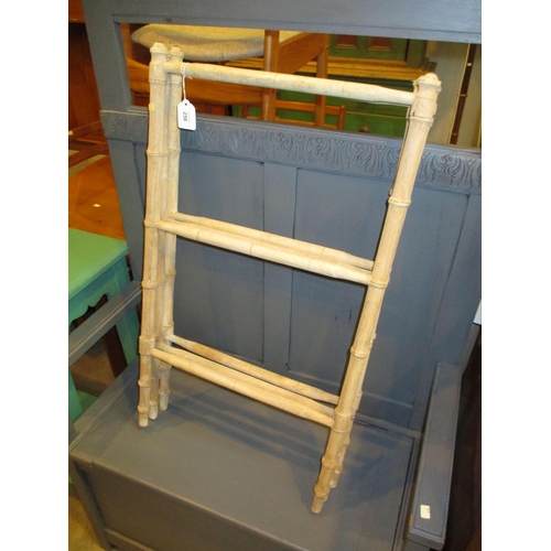 256 - Three Fold Towel Rail