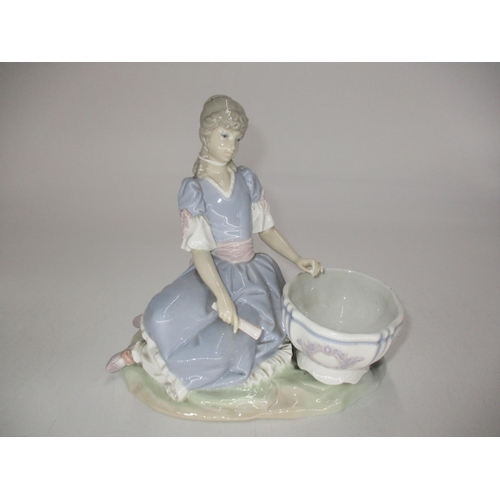 315 - Lladro Figure of a Woman with a Basin, 19cm