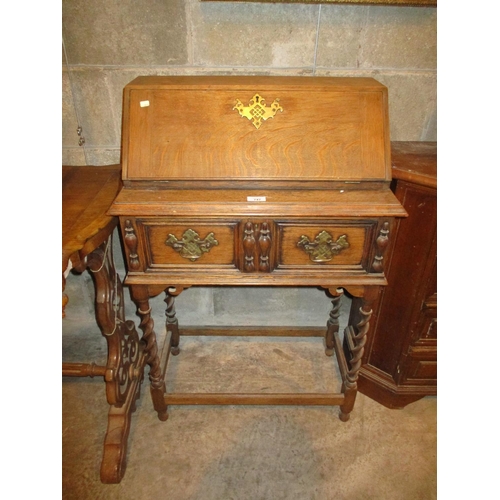 747 - Ladies Early 20th Century Oak Bureau, 62cm