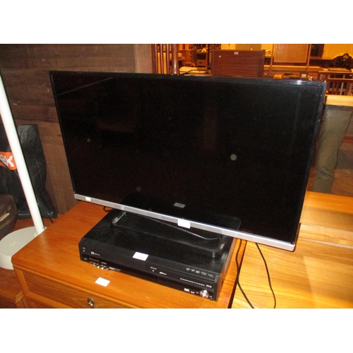 119 - Panasonic 32in TV with DVD/VCR and Remotes