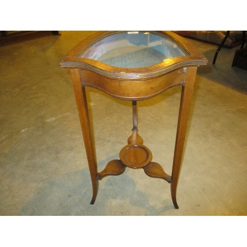 673 - Mahogany Shield Shape Bijouterie Display Table, 46cm wide, 37cm deep, 68cm high