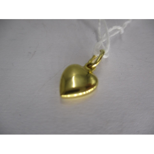 481 - 750 Gold Heart Pendant, 0.91g