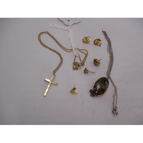 569 - 9ct Gold Cross 1.5g, Chain, 5 Earrings and a Necklace