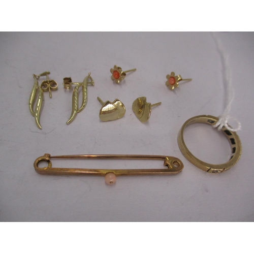 590 - 9ct Gold Bar Brooch, 9ct Gold Half Hoop Ring and 3 Pairs of Earrings, 4.11g total