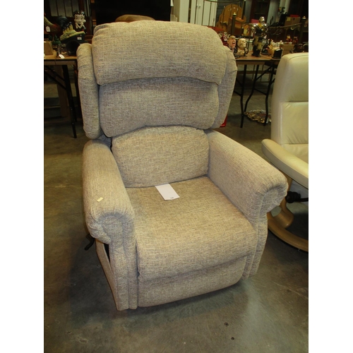 746 - Electric Riser Recliner Chair