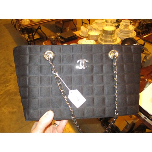 190 - Handbag Bearing Chanel Logo