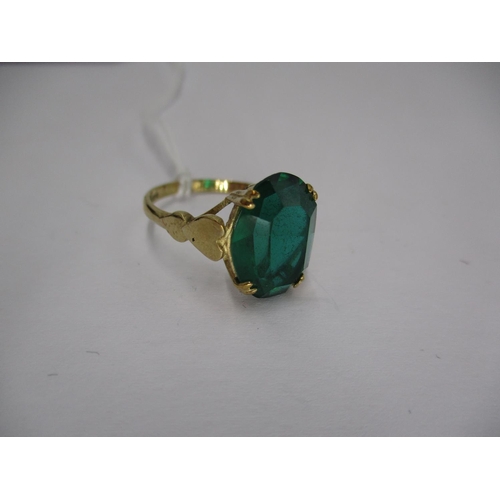 408 - 9ct Gold Green Cabochon Ring, 2.92g, Size N