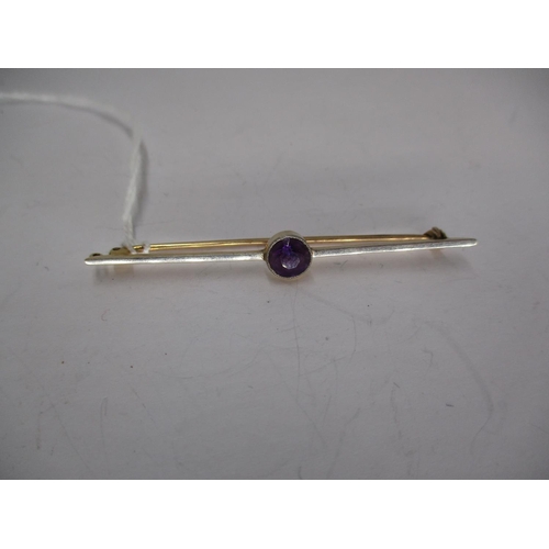 473 - 15ct Gold and Amethyst Single Stone Bar Brooch, 2.8g