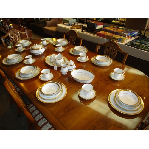 117 - Noritake Legacy Gold Dinner Service, 63 pieces