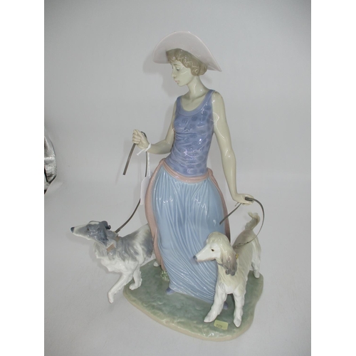 352 - Lladro Elegant Promenade No. 5802