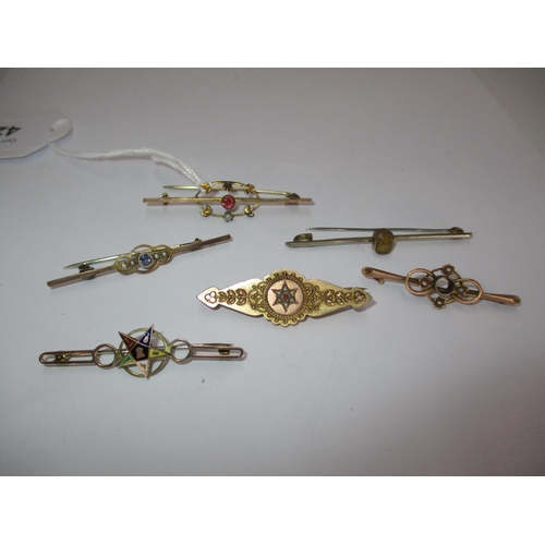 428 - 15ct Gold Brooch, Three 9ct Gold Brooches, 7.67g, along with 2 Other Brooches