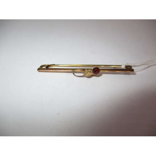 485 - 9ct Gold Garnet Brooch, 1.32g