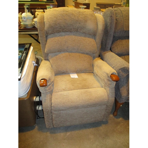 652 - Electric Riser Reclining Chair