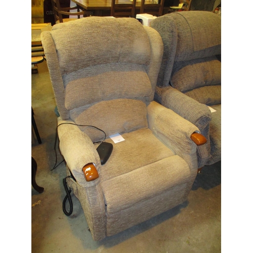 534 - Electric Riser Recliner Easy Chair