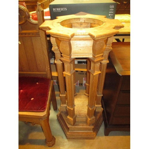 538 - Ecclesiastical Oak Font, 95cm high, no bowl