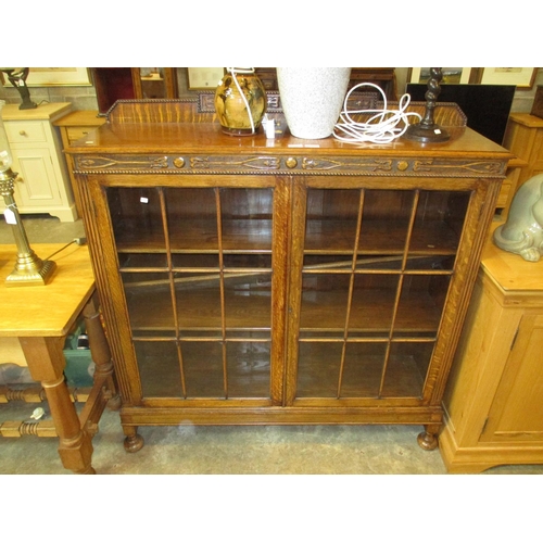 557 - 1920's Oak 2 Door Bookcase, 122cm