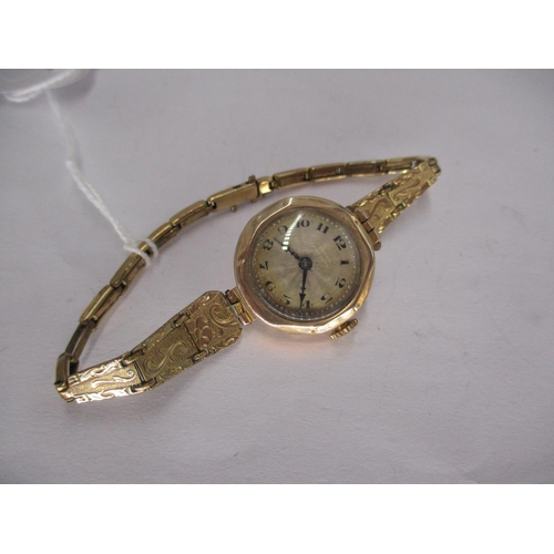 414 - 9ct Gold Ladies Watch on an Expanding Strap