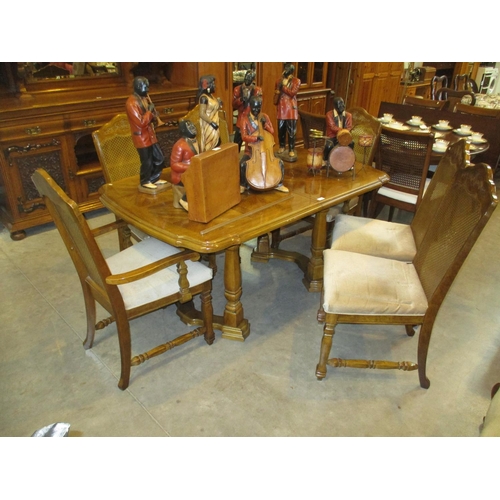 625 - American Design Extending Dining Table with 2 Leaves and 6 Chairs