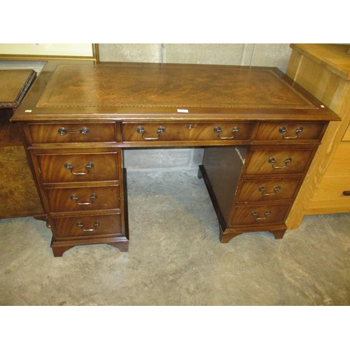 723 - Mahogany and Leather Inset Top Double Pedestal Desk, 122x61cm