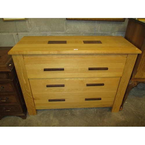 724 - Modern Oak Chest of 3 Drawers, 125cm