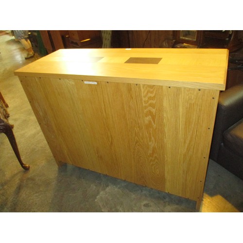 724 - Modern Oak Chest of 3 Drawers, 125cm