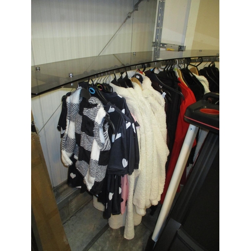 564 - Shop Clothes Rail and Clothes