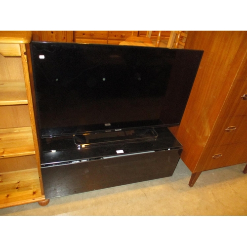 582 - Panasonic TV, Panasonic Digi Box and Sky Box, no remotes