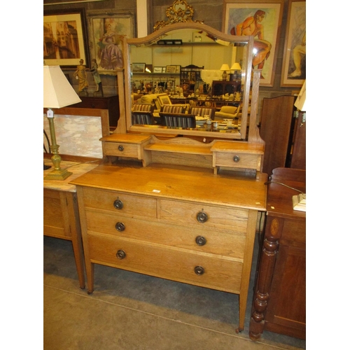 642 - 1920's Oak Dressing Chest, 106cm