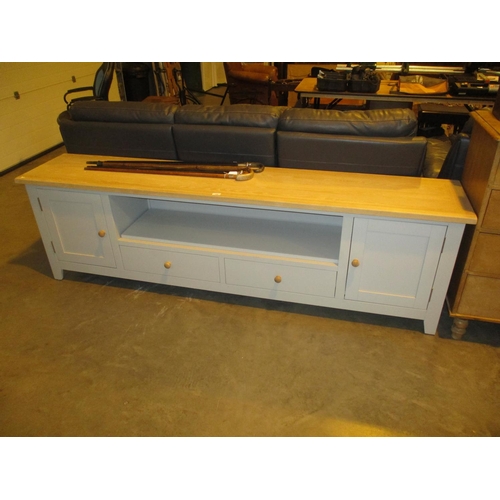 724 - Modern Oak Top and Painted Base Entertainment Unit, 220x42cm