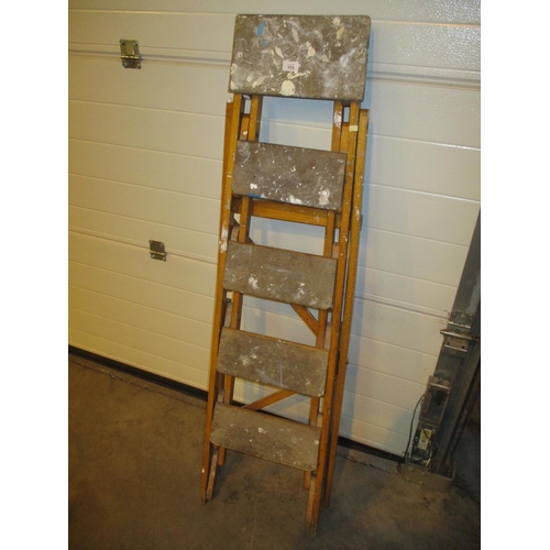 773 - Wooden Step Ladder