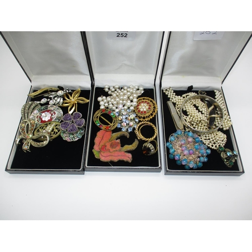 252 - Collection of Costume Jewellery