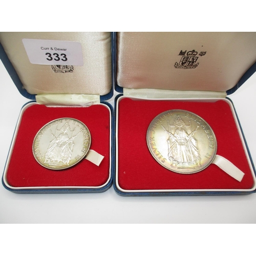 333 - Two 1977 Silver Jubilee Commemorative Medallions Struck in Silver, cased, 139.21g total