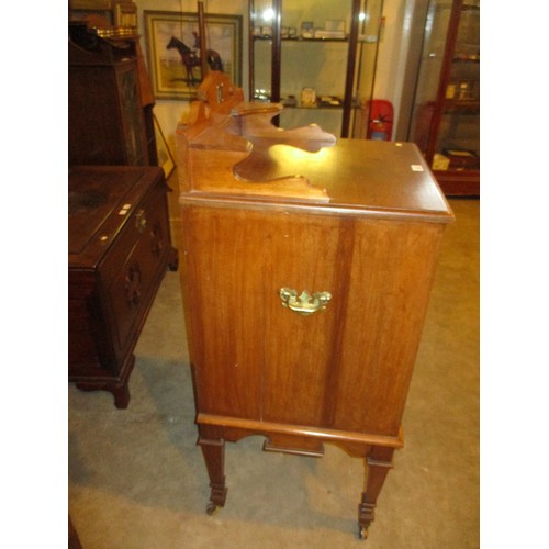 606 - Late Victorian Walnut Canteen Cabinet Containing 12 Pairs of Mother of Pearl and Silver Plate Fruit ... 