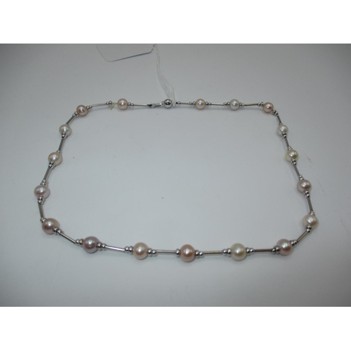 321 - 585 Gold and Pearl Necklace, 11g