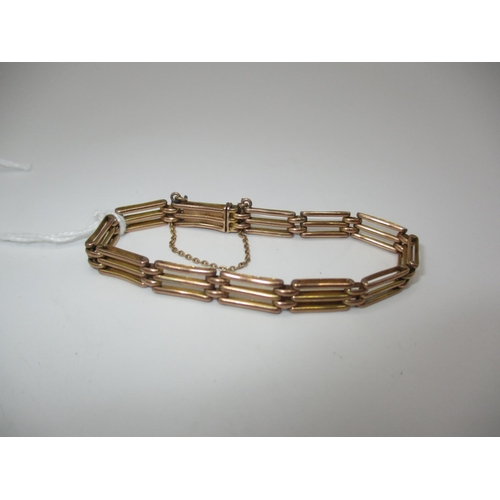 365 - 9ct Gold Gate Bracelet, 6.04g