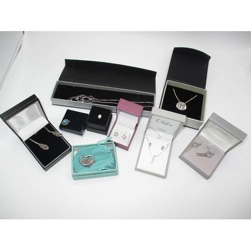 378 - Collection of Silver Jewellery