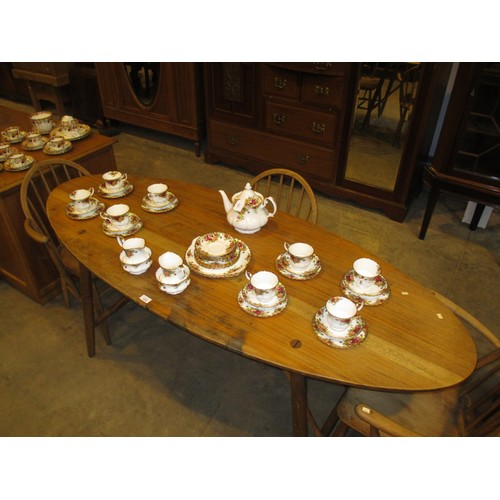 510 - Ercol Style Oval Dining Table with 4 Elbow Chairs, table 182x72cm