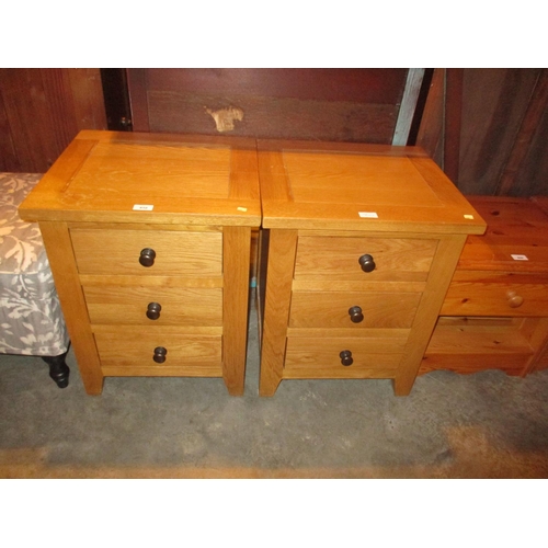 810 - Pair of Oak Bedside Chests