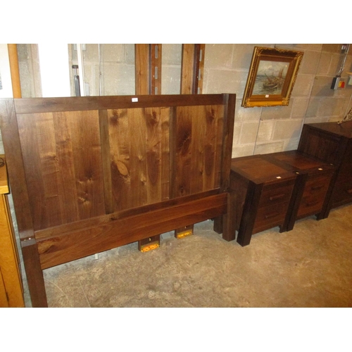 822 - Dark Wood 5ft Bedstead and Pair of Bedside Chests